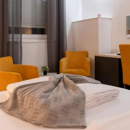 Garni 11tica Dm 노비사드