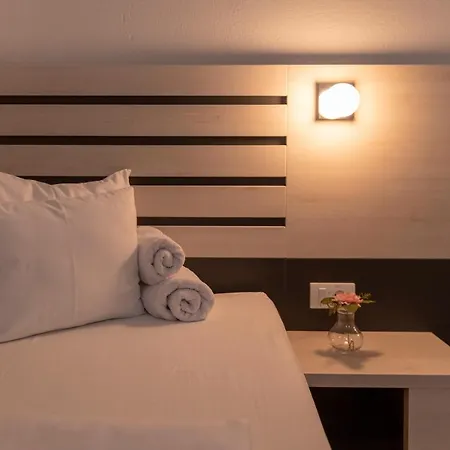 Hotel Garni 11tica Dm 3*