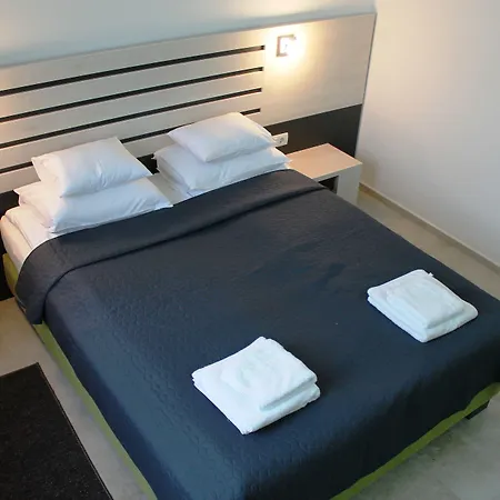 Garni 11tica Dm 호텔 노비사드