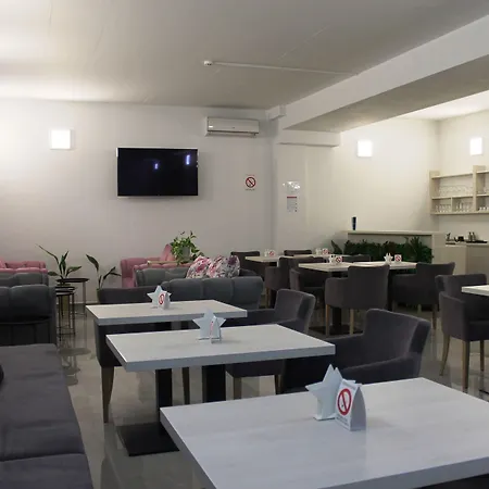 Garni 11tica Dm 호텔 노비사드