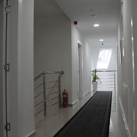 Garni 11tica Dm 3* 노비사드