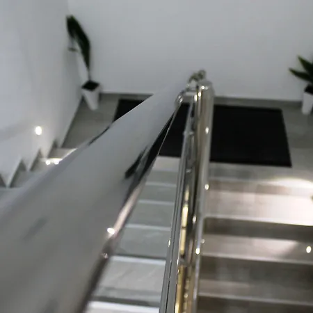 Garni 11tica Dm 노비사드