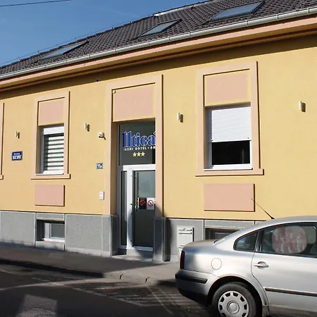 Garni 11tica Dm 호텔