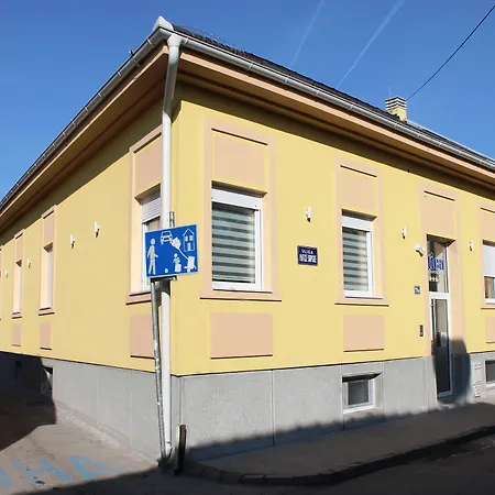 Garni 11tica Dm 노비사드