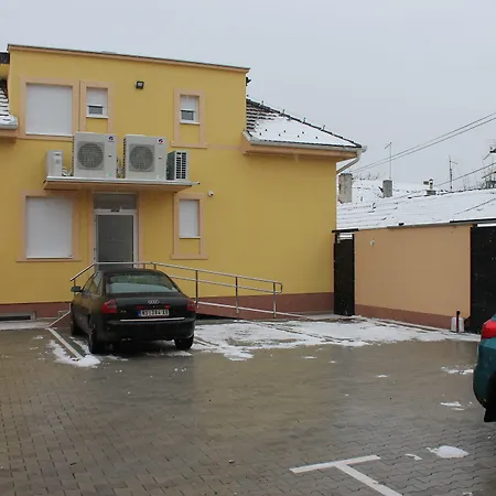 Garni 11tica Dm 호텔 노비사드