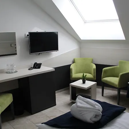 Garni 11tica Dm 호텔 노비사드