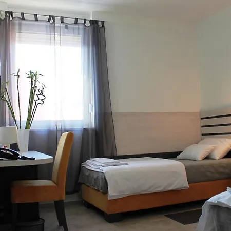 Garni 11tica Dm 3* Novi Sad