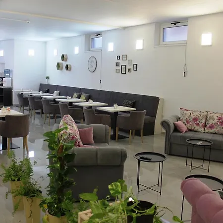 Hotel Garni 11tica Dm