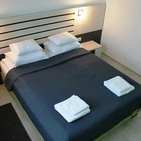 Garni 11tica Dm Hotel Novi Sad