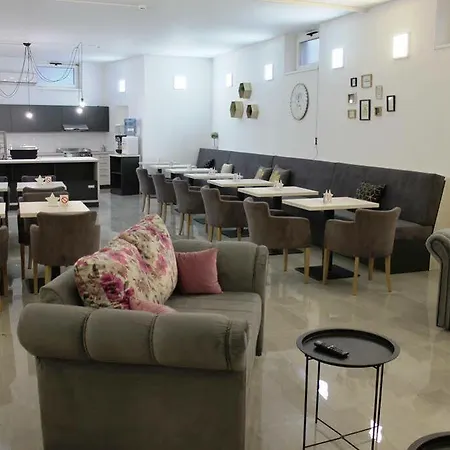 Hotel Garni 11tica Dm Novi Sad