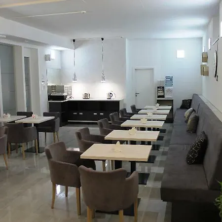 Garni 11tica Dm Hotel 3*