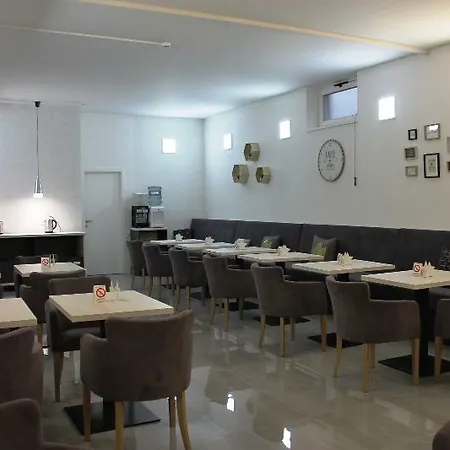 Hotel Garni 11tica Dm Novi Sad