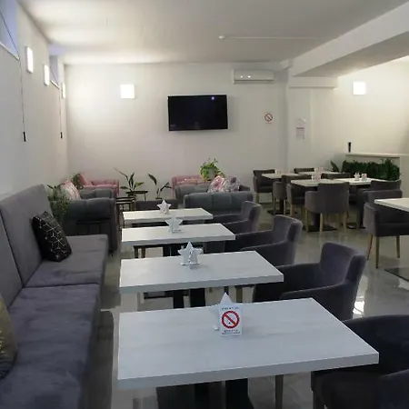 Garni 11tica Dm 3* Novi Sad