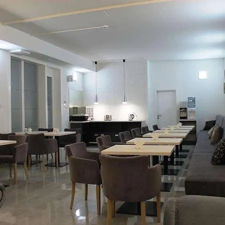 Garni 11tica Dm Hotel Novi Sad