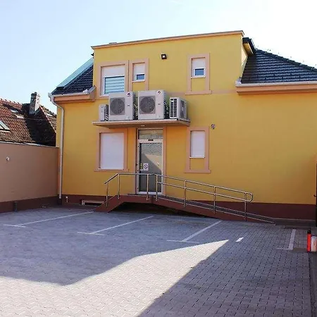 Garni 11tica Dm 3* Novi Sad