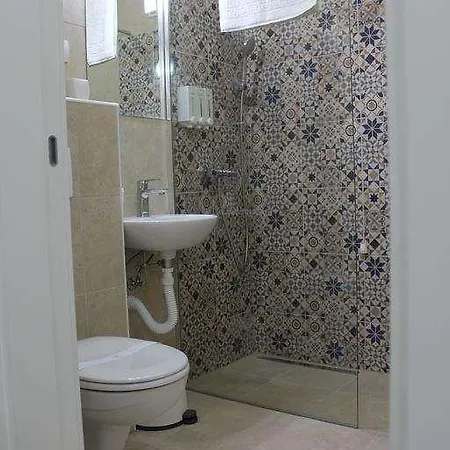 Garni 11tica Dm Hotel Novi Sad
