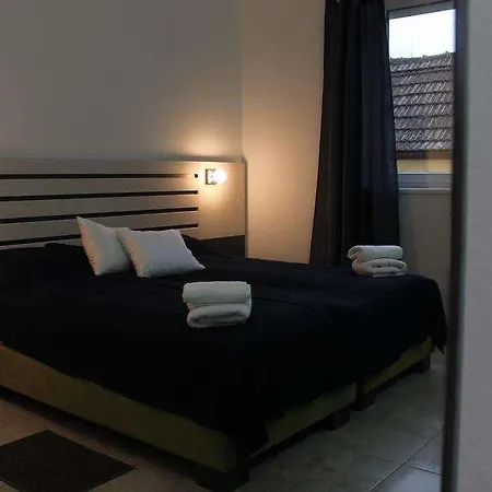 Hotel Garni 11tica Dm 3*